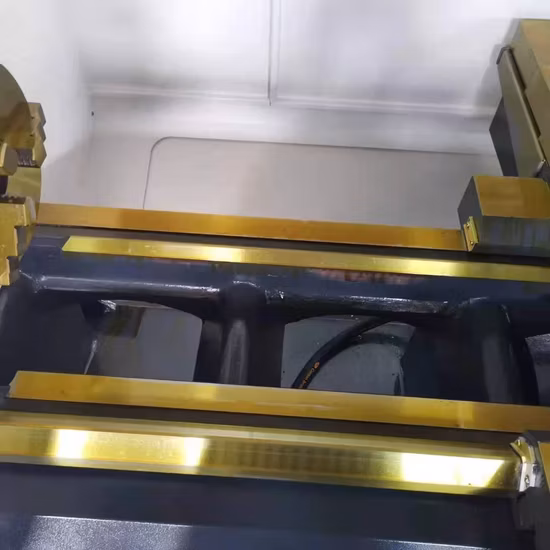 Tornio orizzontale per tornitura di metalli di precisione a letto piano / inclinato CNC